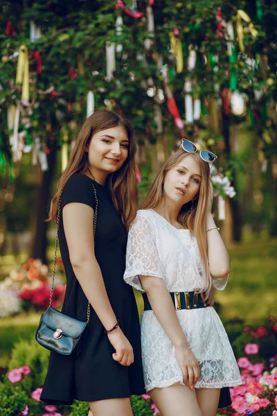 Ragazza nel parco — Foto Stock