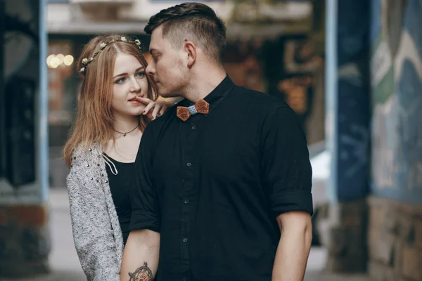 Couple in city — Stock Photo, Image