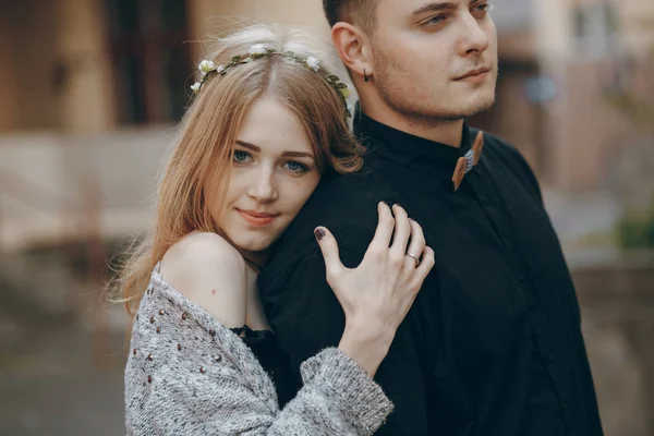 Pareja en la ciudad —  Fotos de Stock