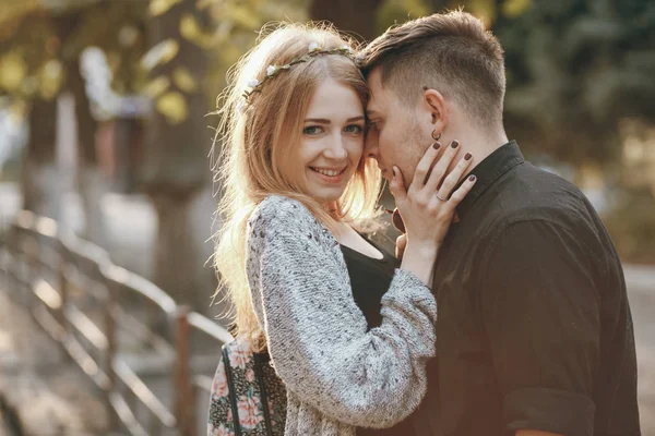 Casal na cidade — Fotografia de Stock