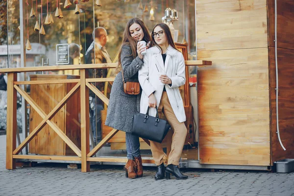 Dos hermosas hermanas — Foto de Stock