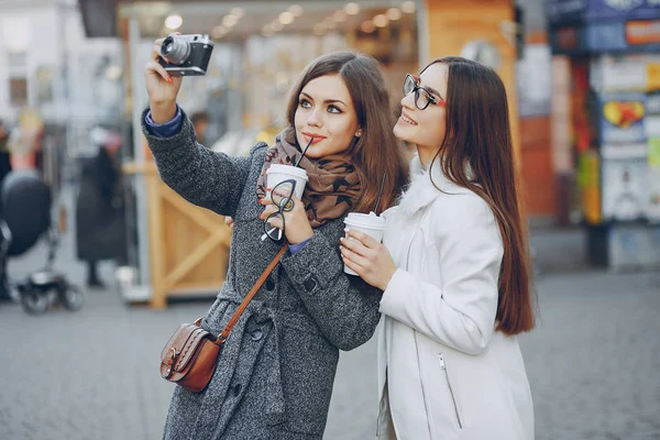 Duas irmãs bonitas — Fotografia de Stock