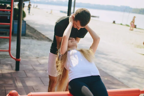 Couple doing sporty activities together — Stock Photo, Image