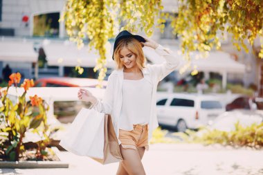 Alışveriş, sarışın