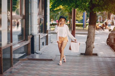 Alışveriş, sarışın