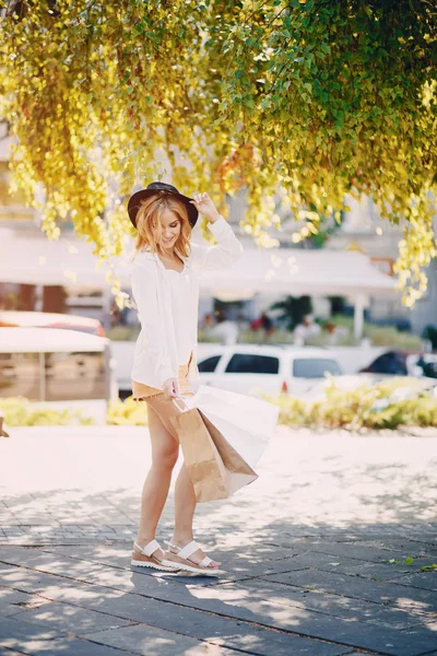 Alışveriş, sarışın