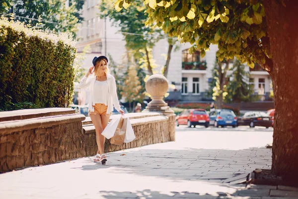 Alışveriş, sarışın