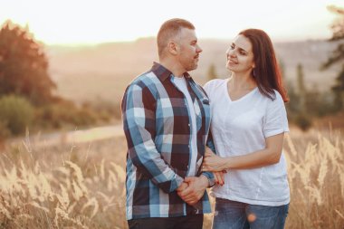 seven çift bir parkta