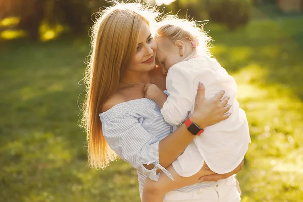 Mãe com filha — Fotografia de Stock