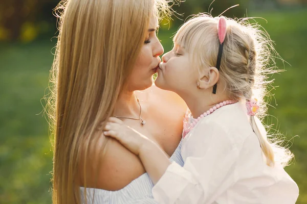 Mother with daughter — Stock Photo, Image