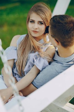 salıncakta couple