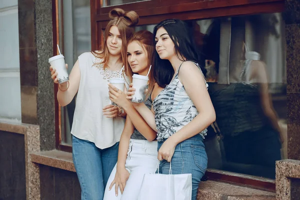 Kahve kızlarla — Stok fotoğraf