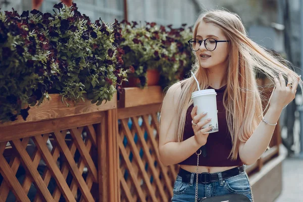 Dziewczyna z kawy — Zdjęcie stockowe