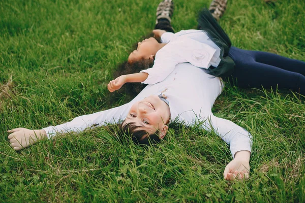 Zus met broer — Stockfoto