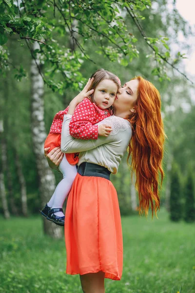 Mutter mit Tochter — Stockfoto