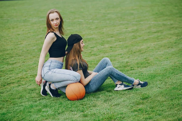 Sportowcy girl na stadionie — Zdjęcie stockowe