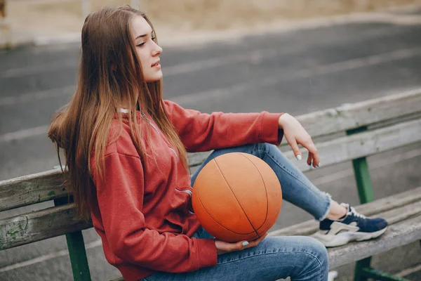 Menina com uma bola — Fotografia de Stock