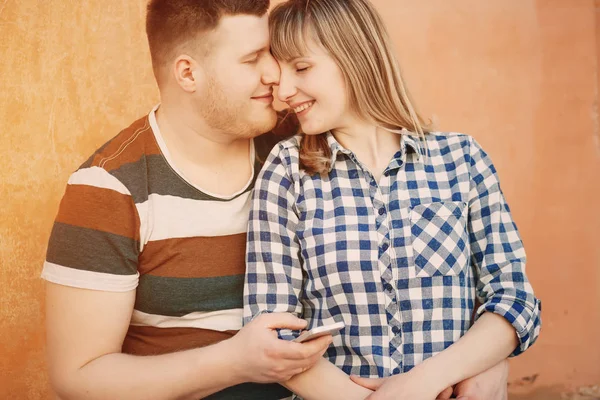 Pareja en la ciudad —  Fotos de Stock