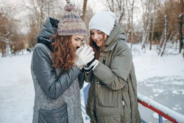 Chicas en un paseo — Foto de Stock