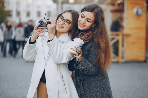 Duas irmãs bonitas — Fotografia de Stock