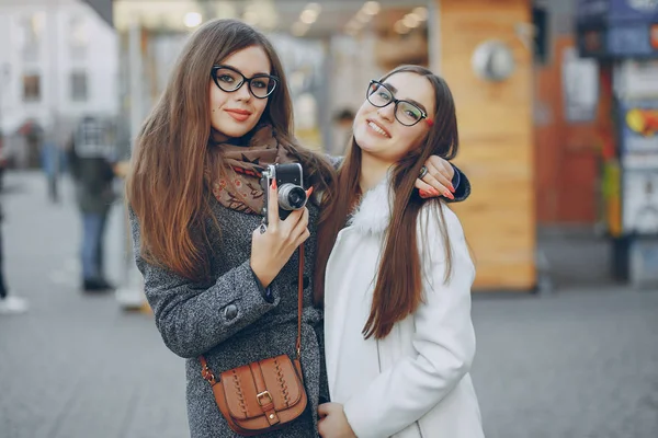 Twee mooie zusters — Stockfoto