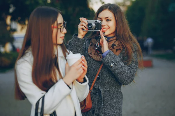 Zwei schöne Schwestern — Stockfoto