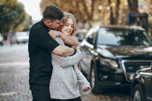 Couple in city — Stock Photo, Image