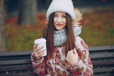 şapkalı güzel esmer