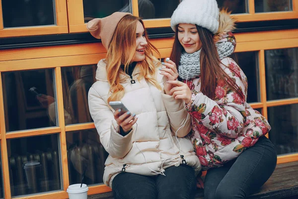 Duas meninas bonitas — Fotografia de Stock