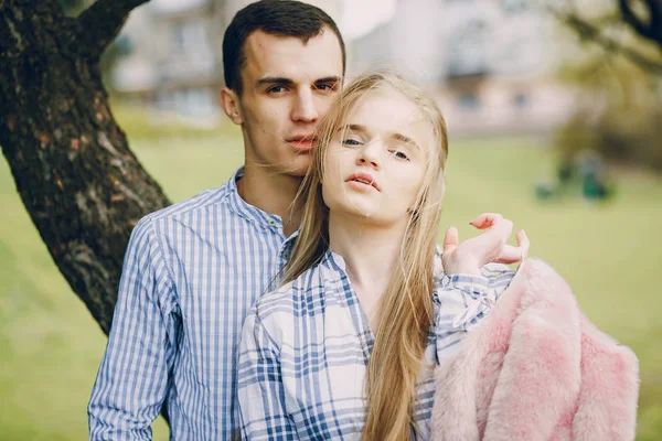 Amor en la ciudad — Foto de Stock