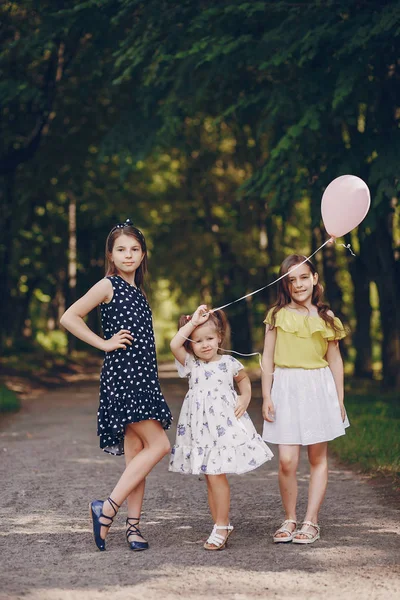 Діти з балонів — стокове фото