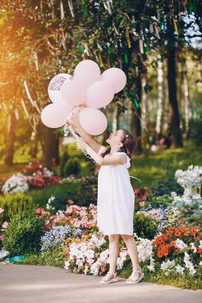 Chica con globos —  Fotos de Stock