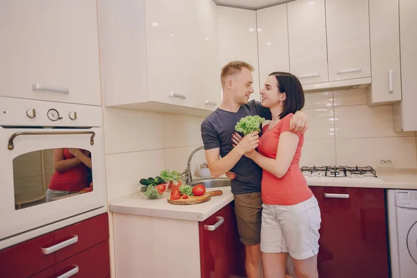 Couple in a kitchen — Stock Photo, Image