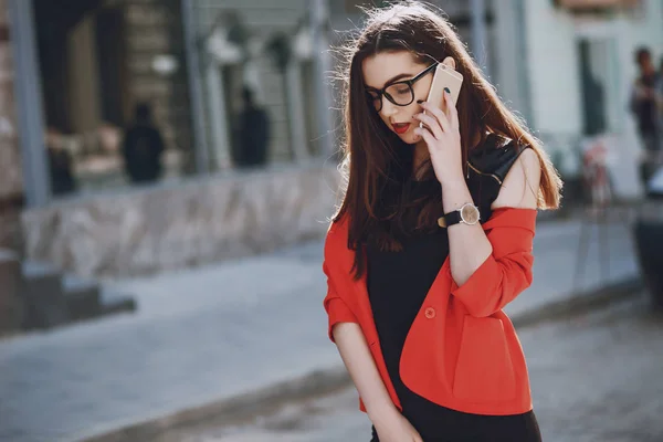 Chica con teléfono — Foto de Stock