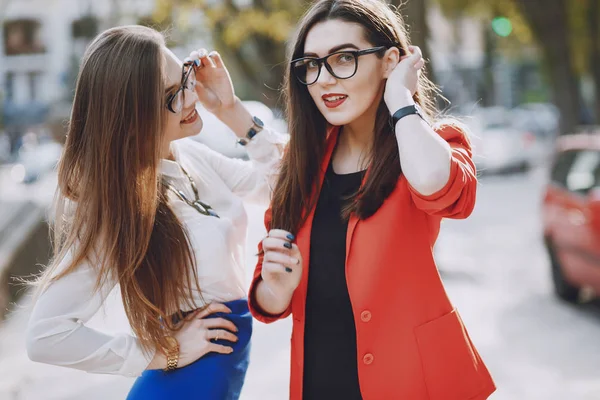 Chicas en la ciudad —  Fotos de Stock