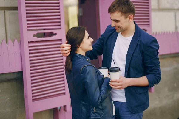 Pareja en la ciudad —  Fotos de Stock