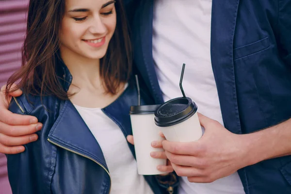 Pareja en la ciudad —  Fotos de Stock