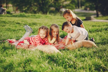 köpek olan çocuklar