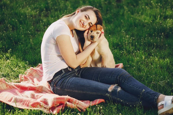 Menina com cão — Fotografia de Stock