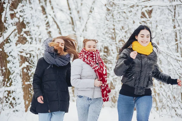 Ragazze in un parco — Foto Stock