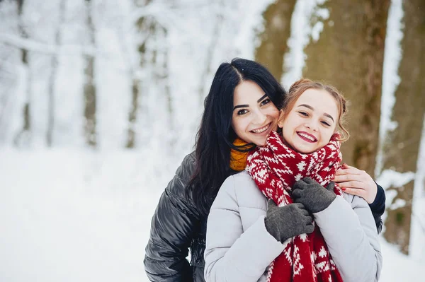 Girls in a park — Stock Photo, Image