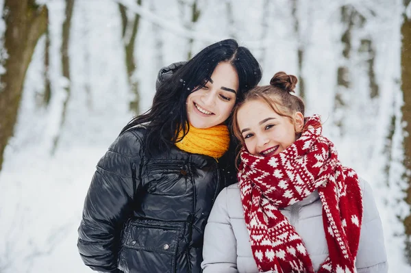 Ragazze in un parco — Foto Stock