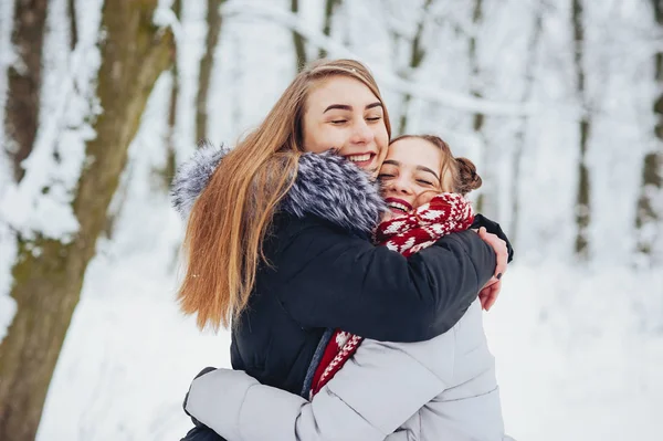 Ragazze in un parco — Foto Stock