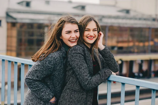 Duas meninas elegantes — Fotografia de Stock