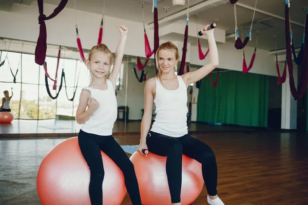 Mother with daughter in a gym — Stock Photo, Image