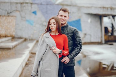 İki nehrin yürüyor sevgi dolu.