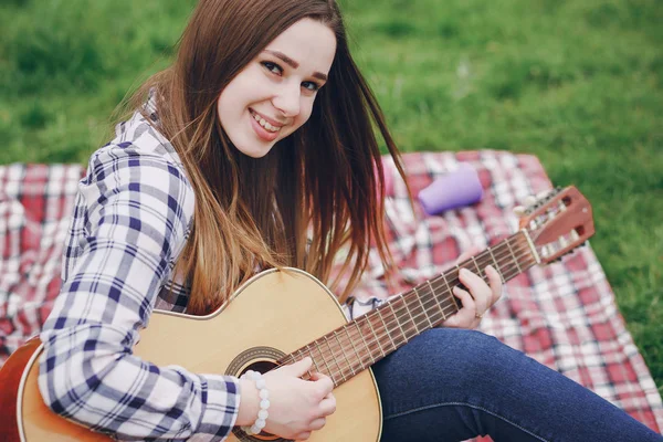 Girl with a guitar — Stock Photo, Image