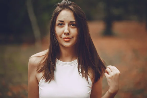 Menina no parque — Fotografia de Stock