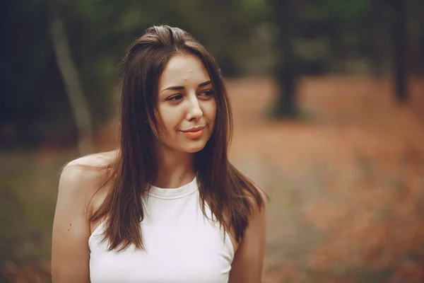 Chica en el parque —  Fotos de Stock