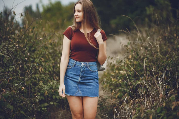 Menina no parque — Fotografia de Stock